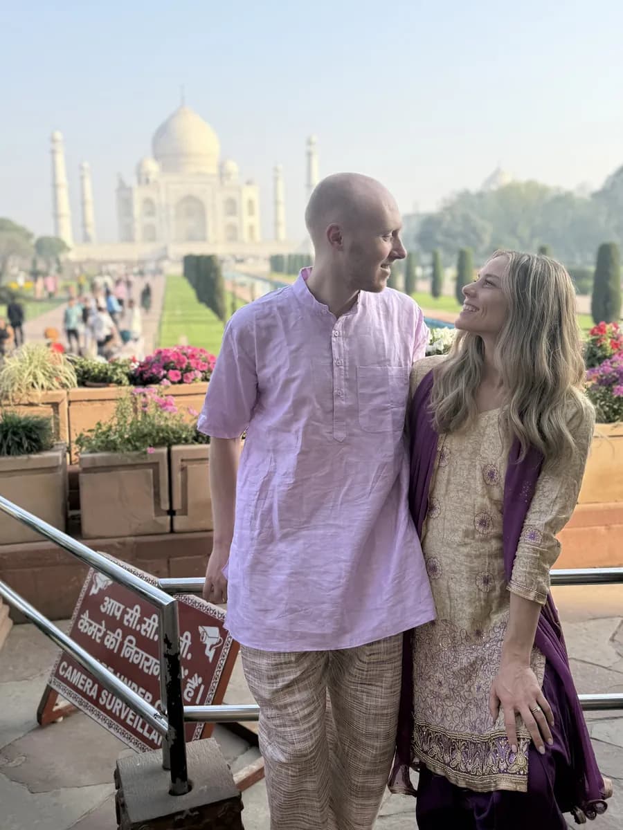 Juliana and Jacob standing together in front of the Taj Mahal